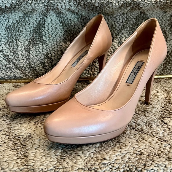 Prada Platform Heels Pumps Size 36.5 or 6.5 in Nude Scuffed Toe - Picture 2 of 8